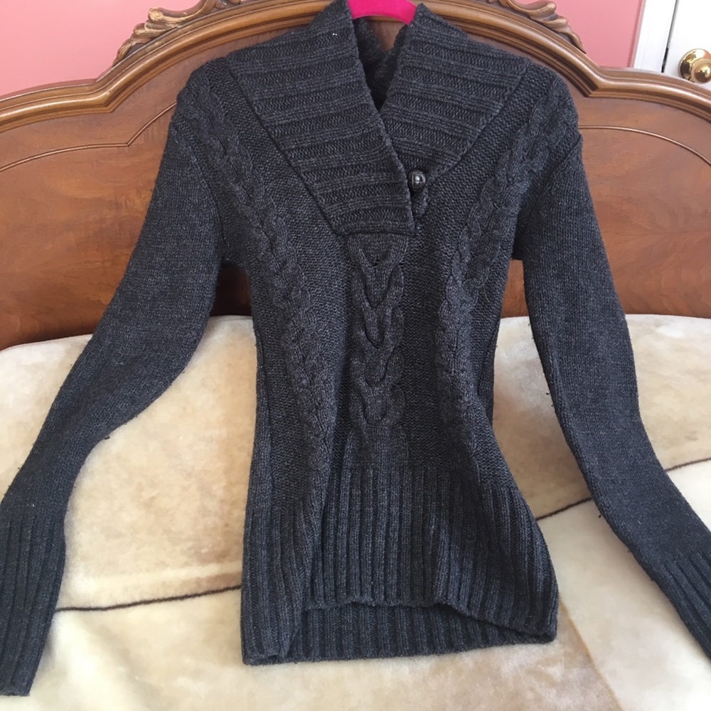 Cute grey comfy sweater with button